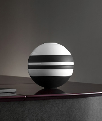 La Boule Black And White