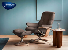 Stressless Mayfair Hocker Signature Leder 13150129 16 Stressless Mayfair Paloma Almond Signature Oak 02 Mole HG Heller Kopie