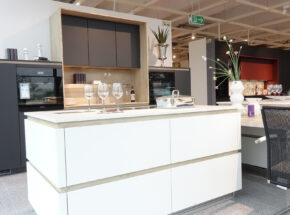 Ballerina Kueche Inselkueche Graphitschwarz Premiumweiss Samt Lack 03535023