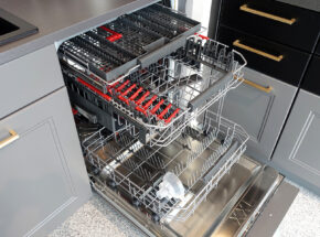 Interliving Moderne Landhauskueche Winkelkueche Mit Hochschrankelement Quarzgrau Softmatt 72725001 03 Aeg Xxl Geschirrspueler