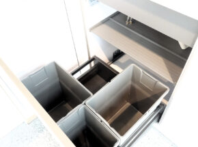 Interliving Winkelkueche Matrix Articweiss Hochglanzlack Mit Ansatztheke Abfalltrennsystem 72725001 Ka102