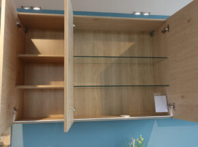 Interliving Winkelkueche Matrix Articweiss Hochglanzlack Mit Ansatztheke Haengeschrank Mit Griffleistenbeleuchtung 72725001 2 Ka102