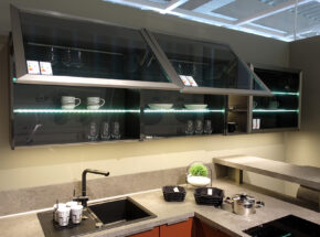 Nobilia Kueche Easytouch Lacklaminat Rostrot Glashaengeschrank Lifttueren 02715945