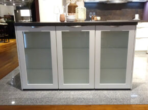 Nobilia Kueche Fashion Lack Weiss Matt Inselskueche Stauraum Glastueren Ka121 02715173