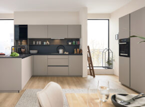 Interliving Il Kueche 3072 Offene L Kueche Mit Jalousie Aufsatzschrank Haengern Separates Hochschrankelement Lava Softmatt  M9972130083745157 026