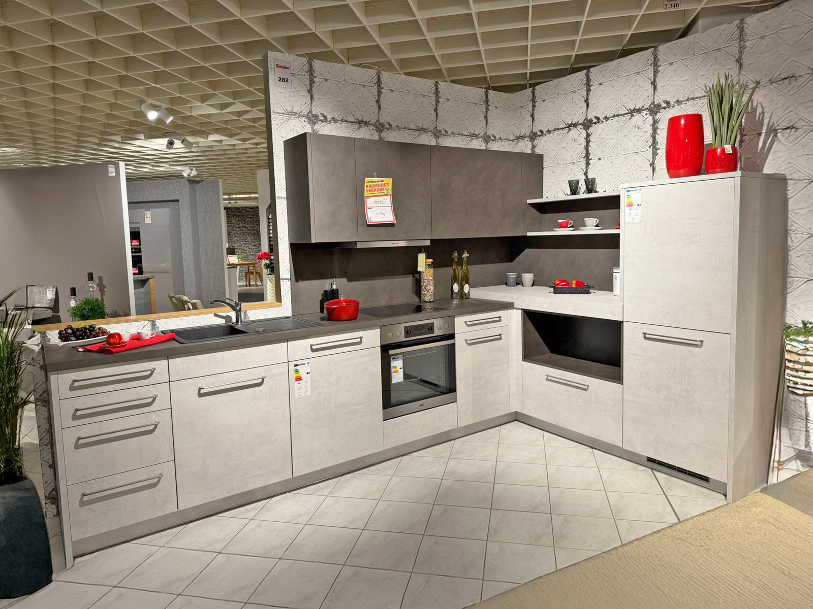 Artego Kueche Delta Mit Elektrogeraeten Frontfarbe Weissbeton Kw282
